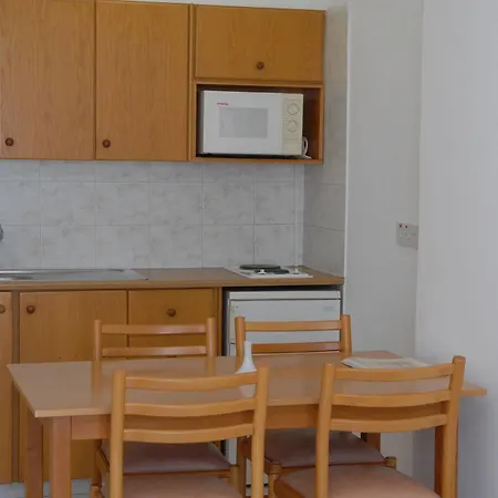 Aparthotel Maistros 2*