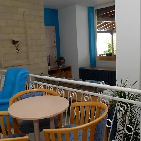 Maistros Aparthotel 2*