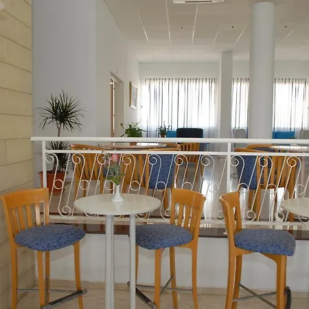 Maistros Aparthotel 2*