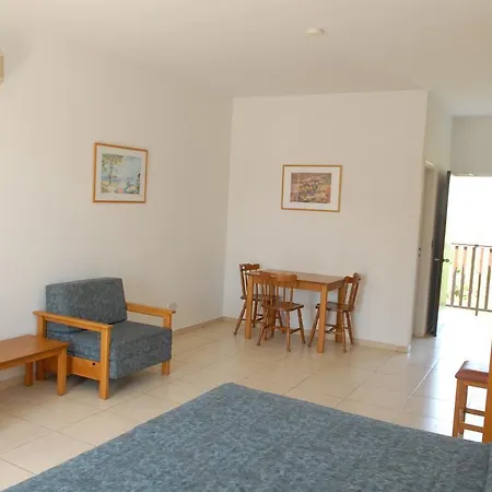 Apart Otel Maistros 2*