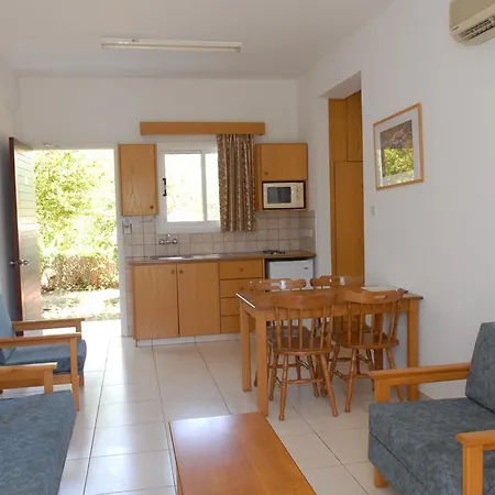 Maistros Aparthotel 2*