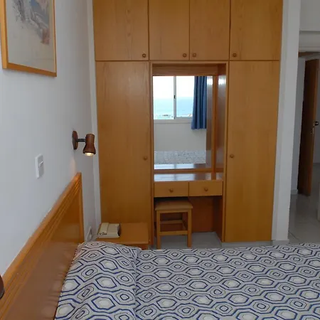 Maistros Aparthotel 2*