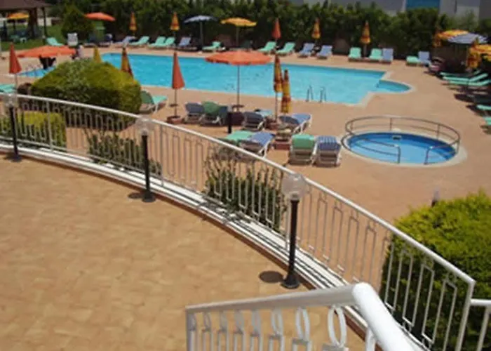 Aparthotel Maistros 2*