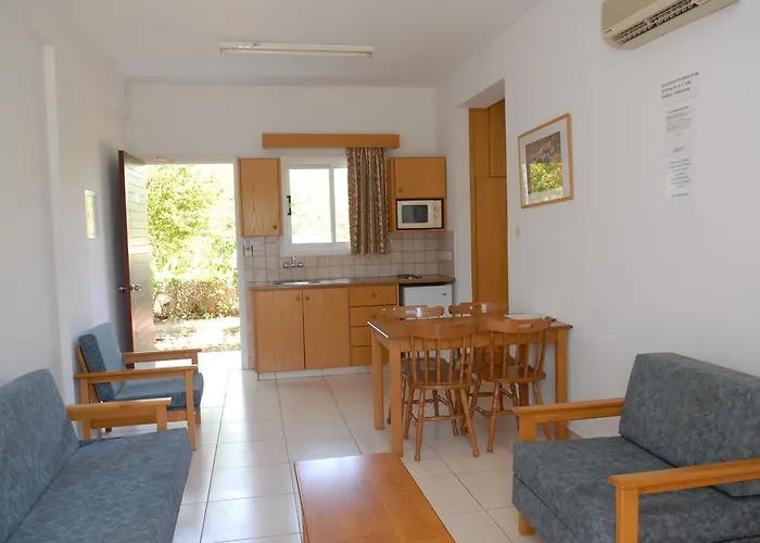 Maistros Aparthotel 2*