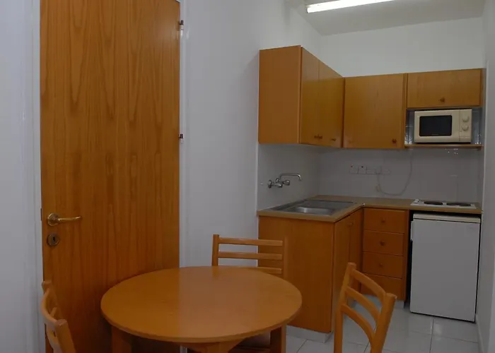 Aparthotel Maistros 2*