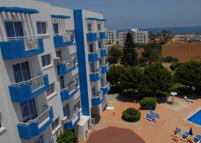 Aparthotel Maistros 2*