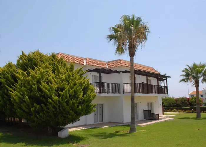 Maistros Aparthotel 2*