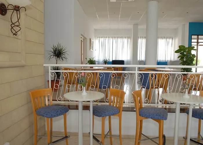 Maistros Aparthotel 2*