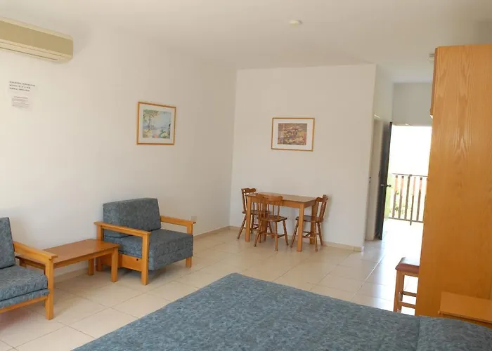 Aparthotel Maistros 2*