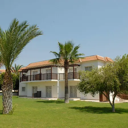 Maistros Aparthotel 2*